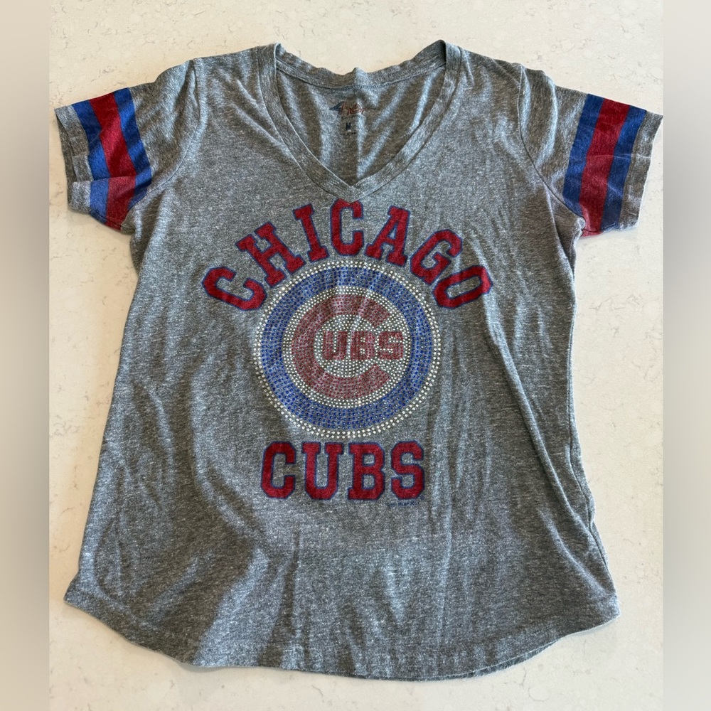 Chicago Cubs Women's Gray Short Sleeve V-Neck Tee